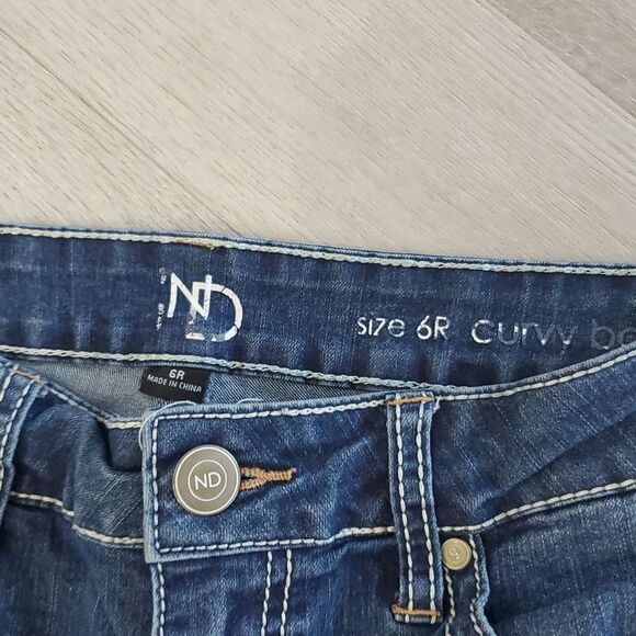 ND Weekend Curvy Women's Bootcut Jeans beautiful embroidery Cross pockets Size 6 - Picture 4 of 8